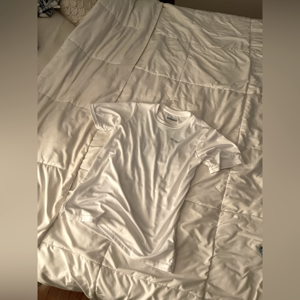 Women's Columbia shirt